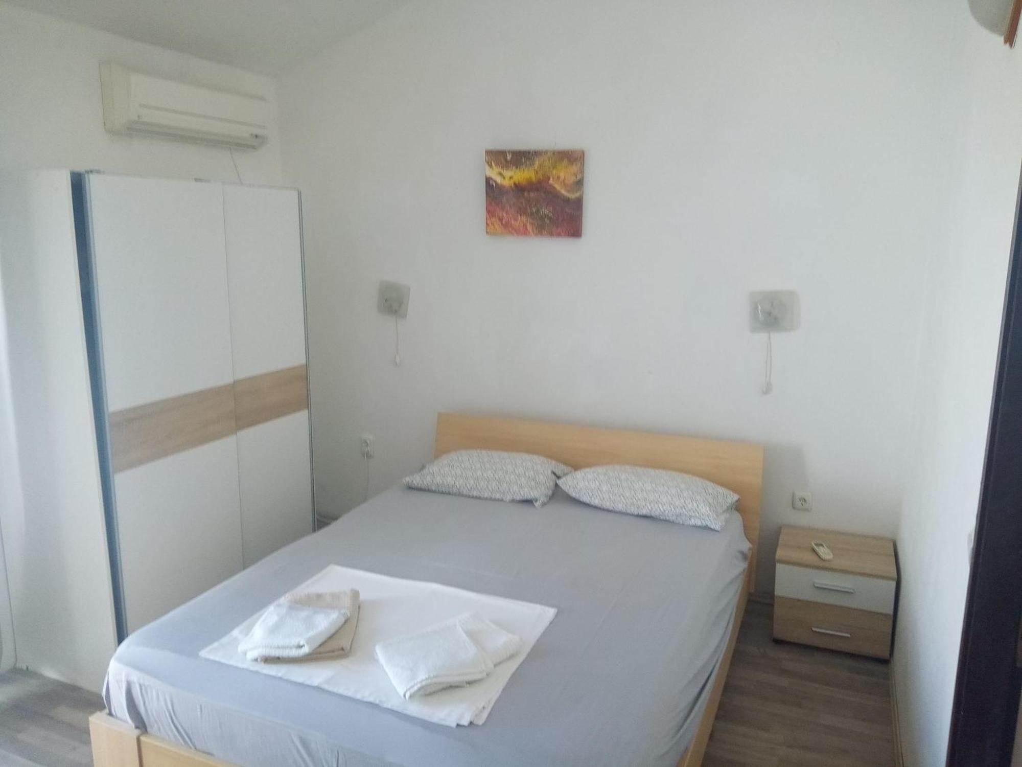 Apartments And Rooms Camelia Premantura Room photo