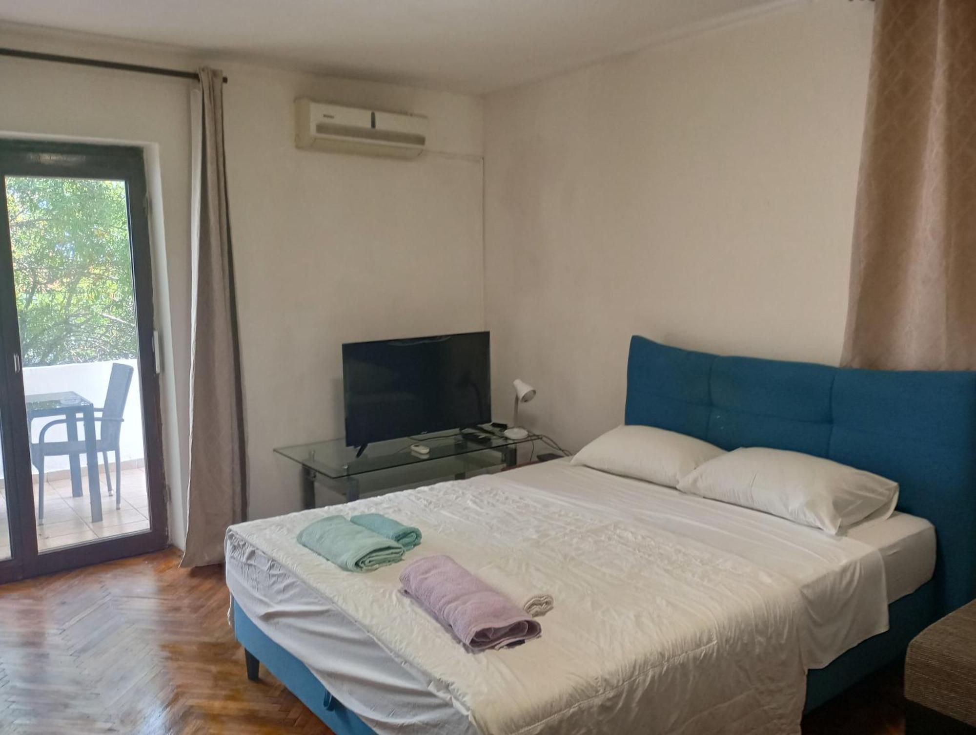Apartments And Rooms Camelia Premantura Exterior photo