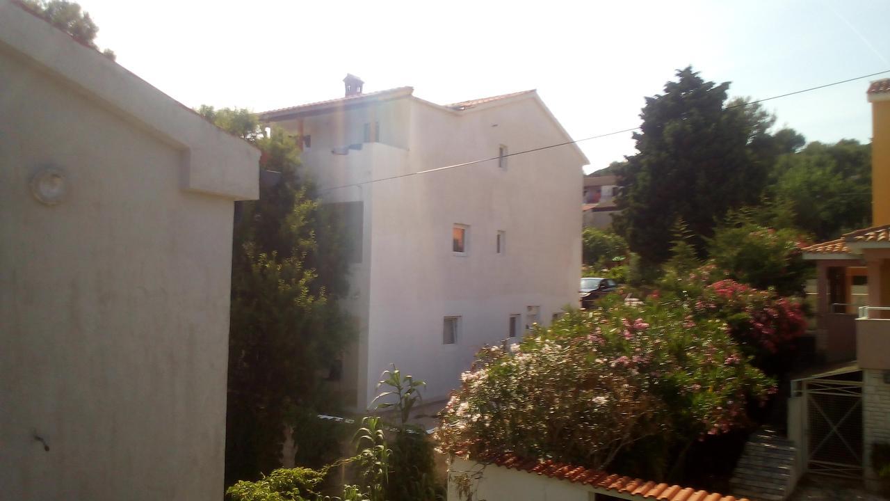 Apartments And Rooms Camelia Premantura Exterior photo